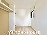 寝室：各部屋を最大限に広く使って頂ける様、全居住スペースに収納付。プライベートルームはゆったりと快適に。