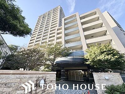 外観:爽やかな青空の下に贅沢なほどに降り注ぐ陽光、豊かな居住性。クオリティが見事に調和した住空間。 外観:爽やかな青空の下に贅沢なほどに降り注ぐ陽光、豊かな居住性。クオリティが見事に調和した住空間。