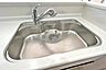 キッチン：（浄水器付混合水栓）傷や錆もつきにくいステンレス製のシンクに浄水器付混合水栓付き♪
