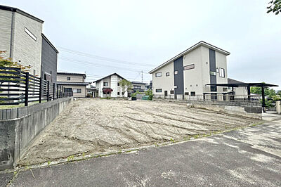 外観:敷地広々75坪越え♪南面にゆったりとしたお庭スペースを完備!現地(2026年6月)撮影 外観:敷地広々75坪越え♪南面にゆったりとしたお庭スペースを完備!現地(2026年6月)撮影