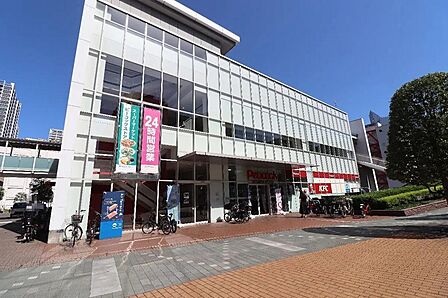 ピーコックストア芝浦アイランド店まで約100m 徒歩2分