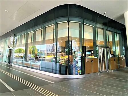 ファミマ!!Thinkpark店まで約180m 徒歩3分