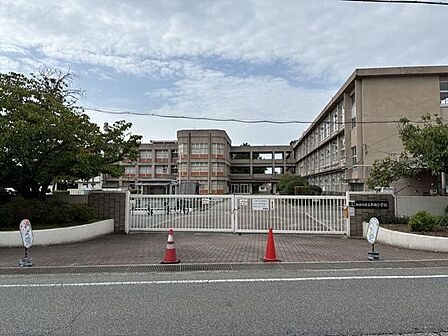 加古川市立平岡小学校 830m