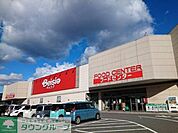 ベイシアマート伊勢崎国定店 徒歩32分。 2560m