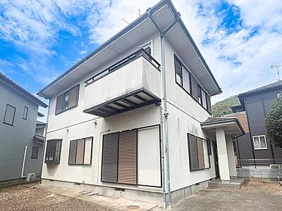 外観:【リフォーム中】これから外壁・屋根塗装、駐車場砂利敷を行い綺麗にします。見た目も一新、生まれ変わります! 外観:【リフォーム中】これから外壁・屋根塗装、駐車場砂利敷を行い綺麗にします。見た目も一新、生まれ変わります!