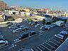 駐車場：大多数が平面駐車場です。