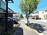 外観：◇前面道路◇東側の前面道路は約12ｍです。圧迫感がなく、街並みが開放的ですね。小さいお子様と手つないで横並びに歩いても安心な広さです。