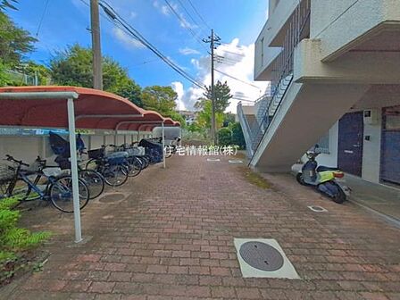 ゆったりとした印象のエントランスです。