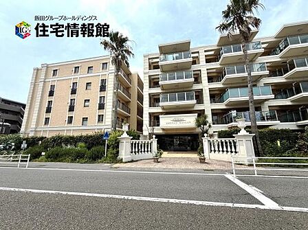 ひと際目を引く外観の佇まいで、満足度も高い建物です。 