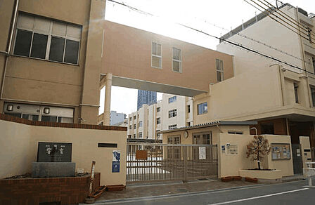 小学校「大阪市立堀江小学校西学舎まで278m」