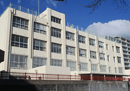 中学校「大阪市立難波中学校まで921m」