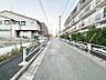 外観：駅からの帰り道には最寄りのスーパーがございます。毎日のご通勤など非常に助かります。