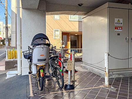 敷地内に設けられた駐輪スペース。