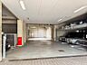駐車場：敷地内に設けられた駐車スペース。