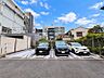 駐車場：敷地内に設けられた駐車スペース