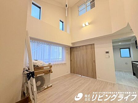 リビングとつながるお部屋は、お友達が遊びに来た時にも使えますし、ちょっと疲れた時にお昼寝できるのも嬉しいですね。