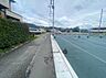 外観：前面道路含む現地写真
