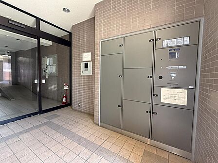 不在時でも荷物が受け取れる便利な宅配ボックス。