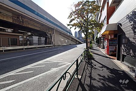 敷地南側の前面道路