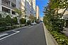 その他：敷地南東側の前面道路（南西側から）