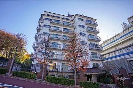 秀和第2三田綱町レジデンスの外観(北側から)