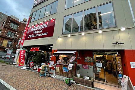 日進ワールドデリカテッセンの外観