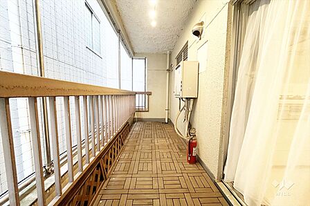高層階につき日当たり・風通し良好です。時には外に出て外気に触れ、気分をリフレッシュしていただくことも可能です。［2025年8月17日撮影］
