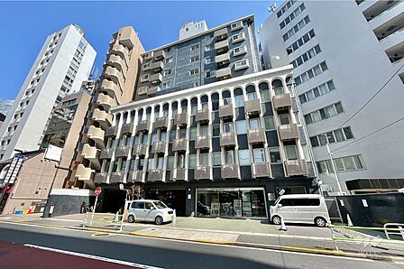 有栖川ナショナルコートの外観(西側から)
