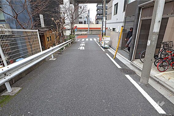 敷地西側の前面...
