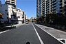 その他：敷地西側の前面道路(南側から)