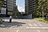 駐車場：駐車場の出入り口