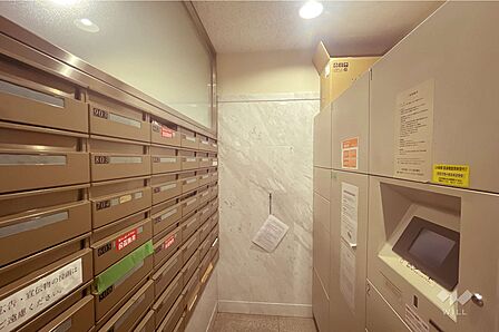 宅配ボックスと共用ポスト