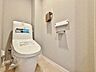 トイレ：「温水洗浄便座付きトイレ」トイレは快適な温水洗浄便座付です。清潔感のあるホワイトで統一しました。いつも清潔な空間であって頂けるよう配慮された造りです。