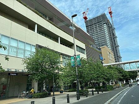 ららぽーと柏の葉 徒歩13分。 990m