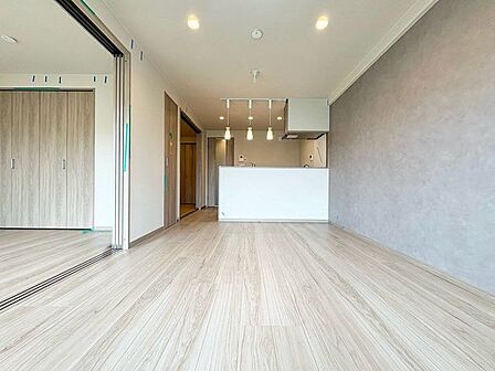 「木のぬくもり感じる優しい雰囲気のお部屋」落ち着いたカラーコーディネートの室内。インテリアやファブリックで、オーナー様好みのテイストデザインを取り入れて頂けます。