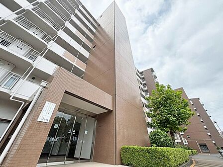「心地良く暮らしを彩る充実のライフスタイルを」歩いていける距離に、教育施設やお買い物施設が揃う街並み。
