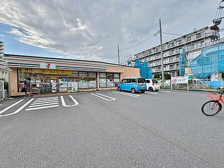 セブンイレブンにいじゅく店 徒歩3分。 180m