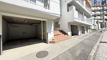 車庫あり!雨の日でも汚れにくい車庫型です!
