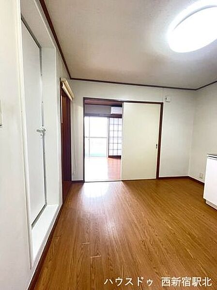 食事スペースとして使いやすい、すっきりとしたダイニングです。