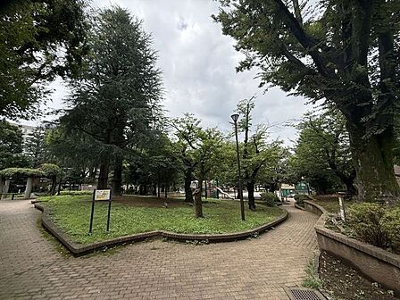 新宿区立北柏木公園 140m
