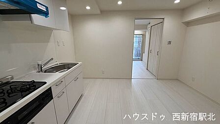 ホワイトを基調とした清潔感のある室内