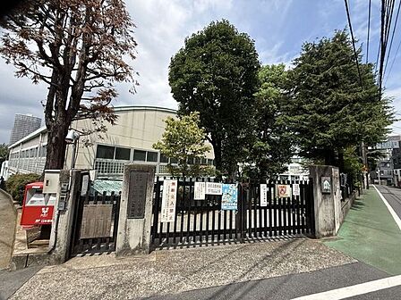新宿区立淀橋第四小学校 370m