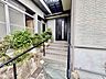 外観：植栽のある玄関アプローチです。