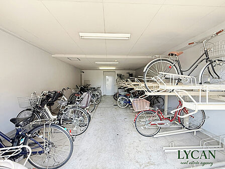 自転車置場もござまいます。空き状況は入居前にご確認ください。