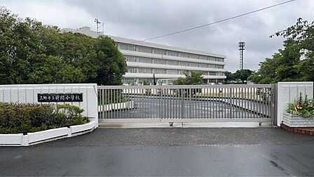 三郷市立前間小学校 940m