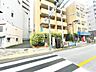 外観：前面は歩道のある幅約15mの都道、都電荒川線「町屋駅前」まで徒歩12分、千代田線「町屋」駅まで徒歩14分です