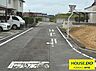 外観：前面道路含む現地写真