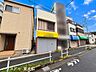 外観：通りからの視認性や建物の外観がよく分かる写真。周辺の店舗や道路との位置関係も確認できます。