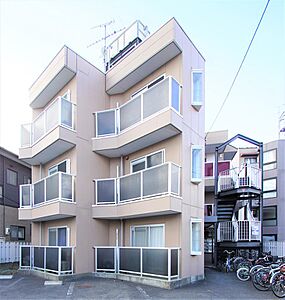 外観:鉄骨造3階建てマンション 外観:鉄骨造3階建てマンション