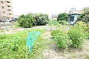 岡崎六名郵便局まで　約1100ｍ　徒歩約13分。碧海信用金庫上和田支店まで　約950ｍ　徒歩約12分。